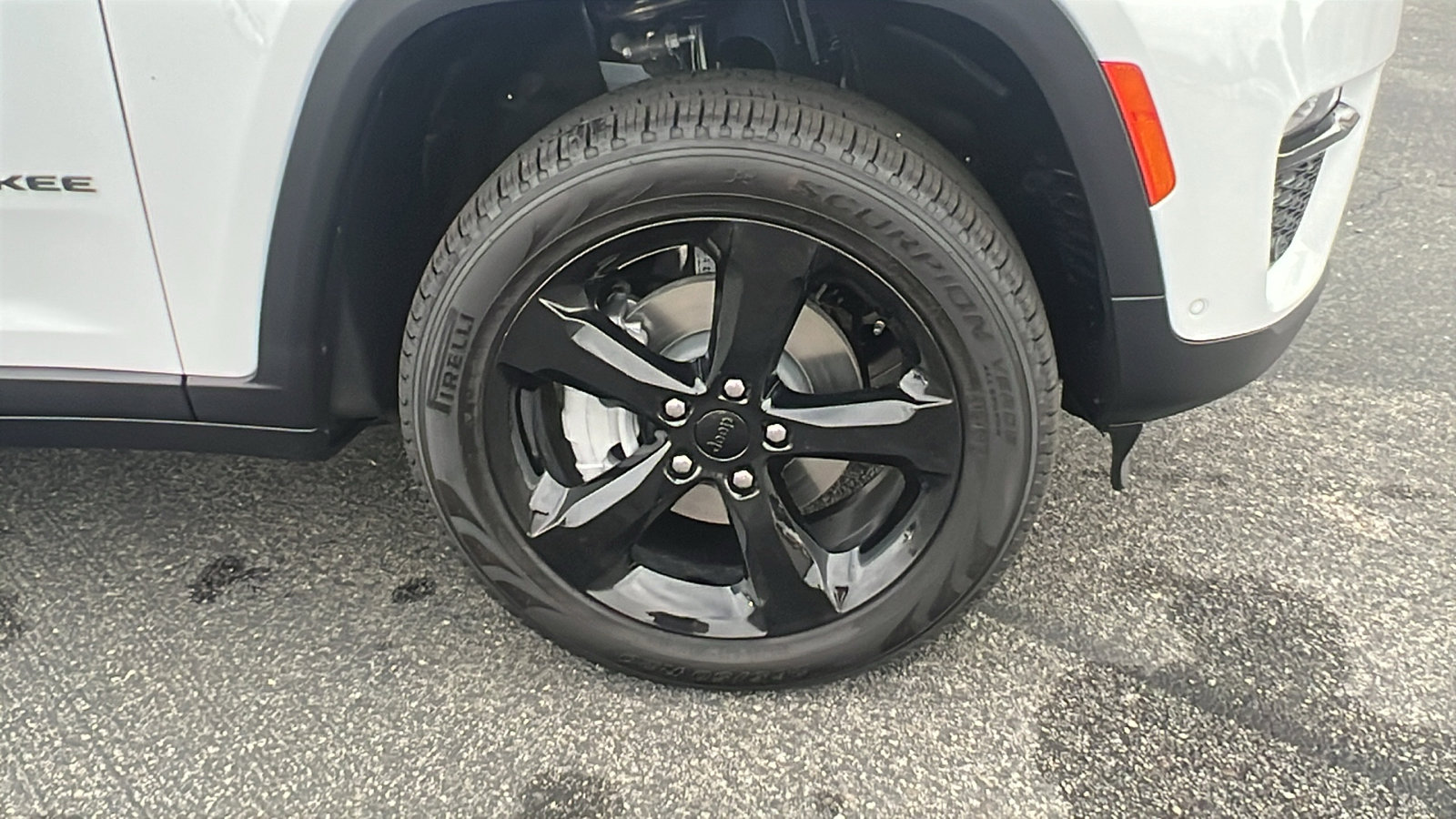 New 2025 Jeep Grand Cherokee Limited w/ Luxury Tech Group II AWD/4WD image 9