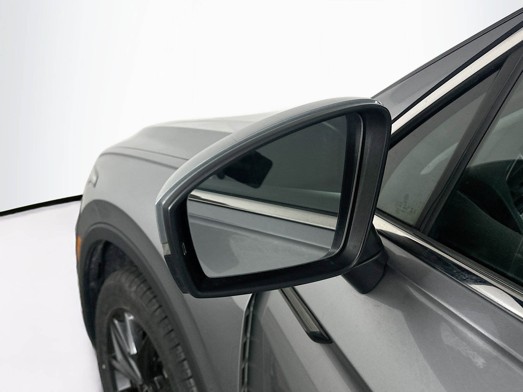 Used 2024 Volkswagen Tiguan SE image 16