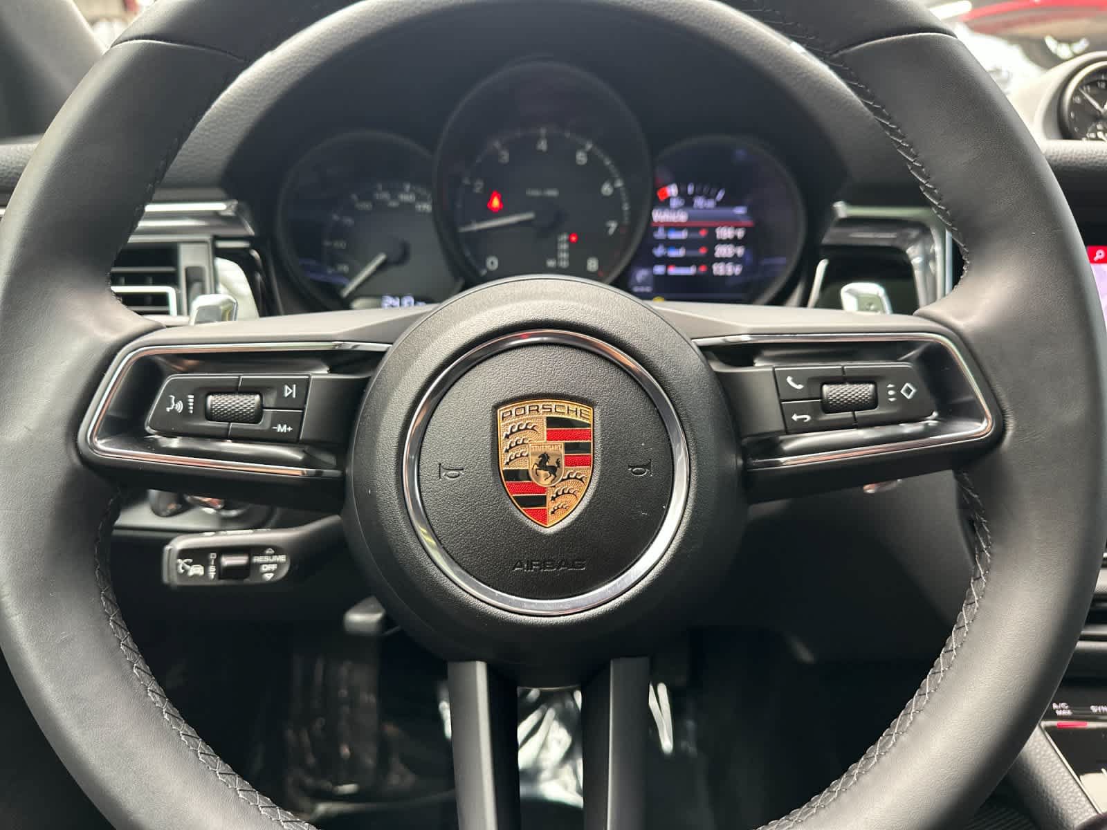 Certified 2025 Porsche Macan AWD/4WD image 25