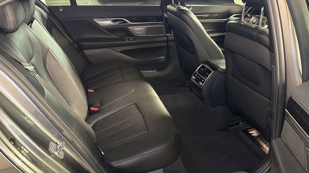 Used 2017 BMW 740e xDrive image 12