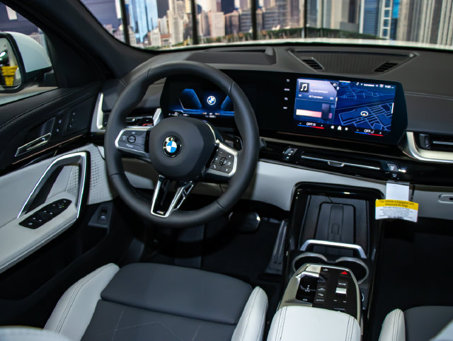 New 2027 BMW X2 xDrive28i w/ Technology Package AWD/4WD image 16