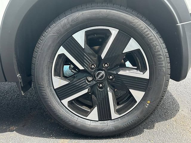 New 2025 Nissan Kicks SV w/ SV Premium Package AWD/4WD image 23
