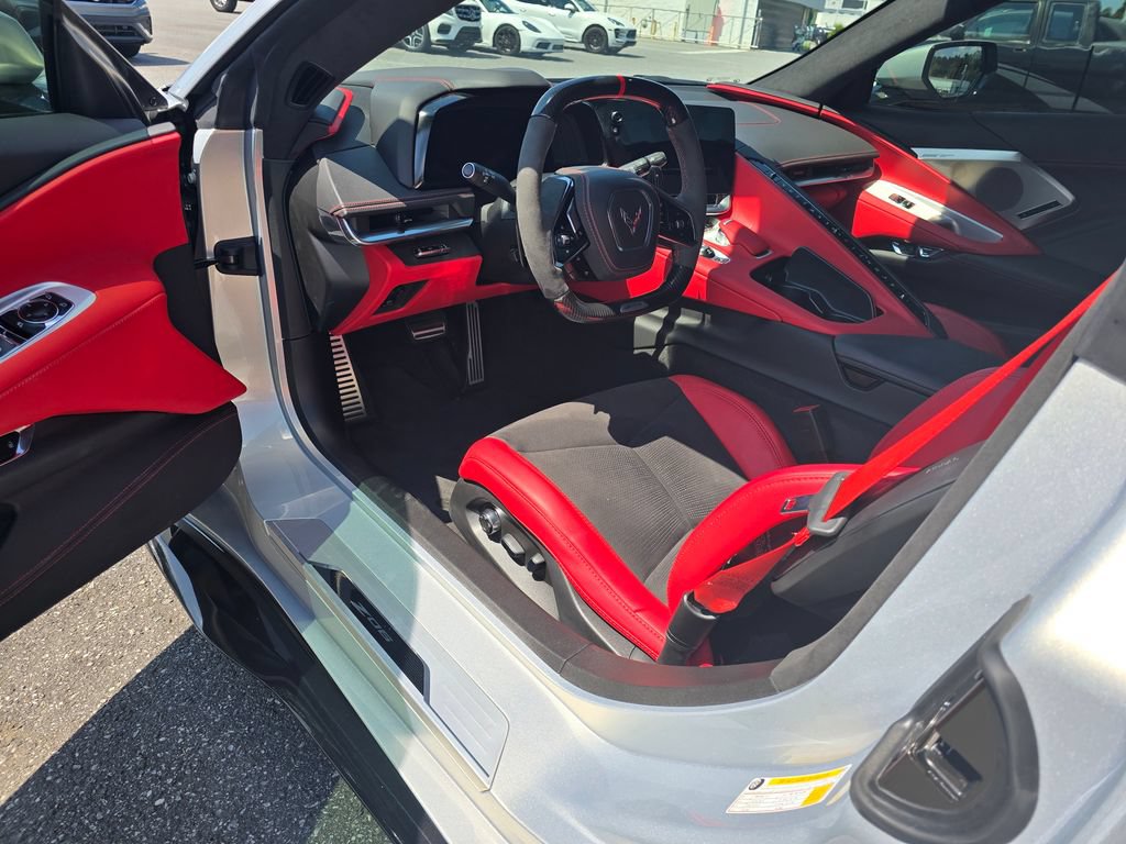 Used 2024 Chevrolet Corvette Z06 RWD image 15