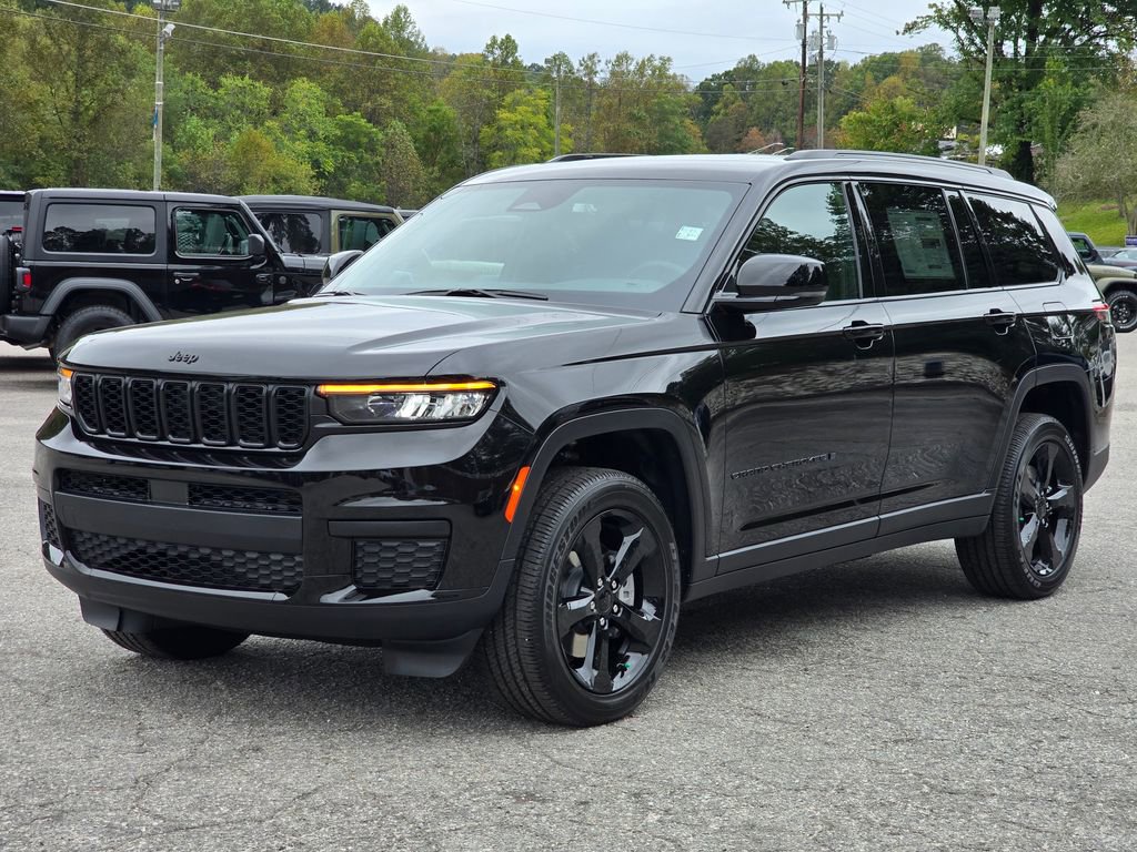 New 2025 Jeep Grand Cherokee L Altitude image 2
