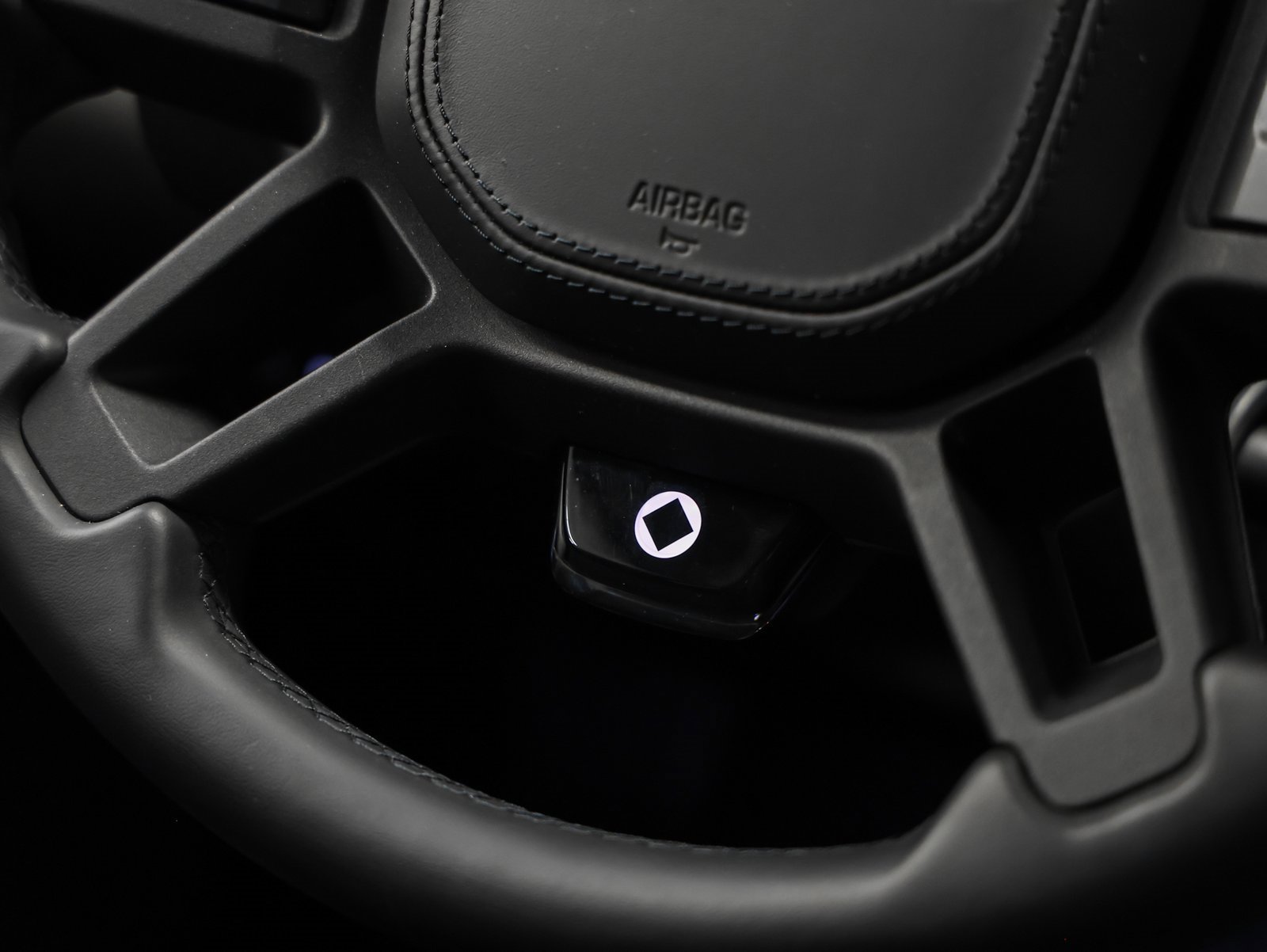 Used 2025 Land Rover Defender 110 image 35