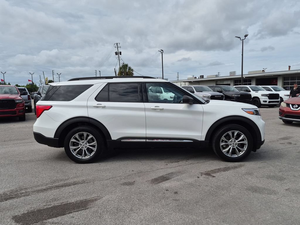 Used 2021 Ford Explorer XLT w/ Equipment Group 202A AWD/4WD image 4