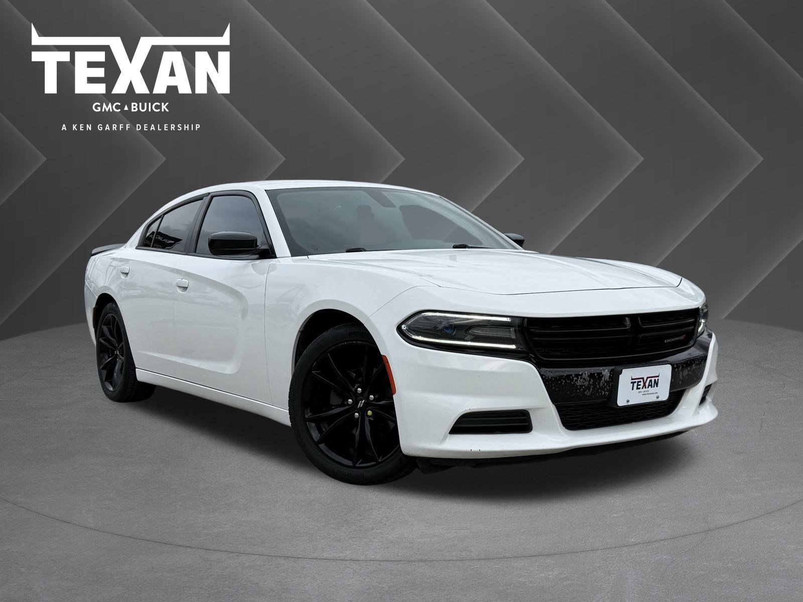 Used 2018 Dodge Charger SXT w/ Blacktop Package image 1