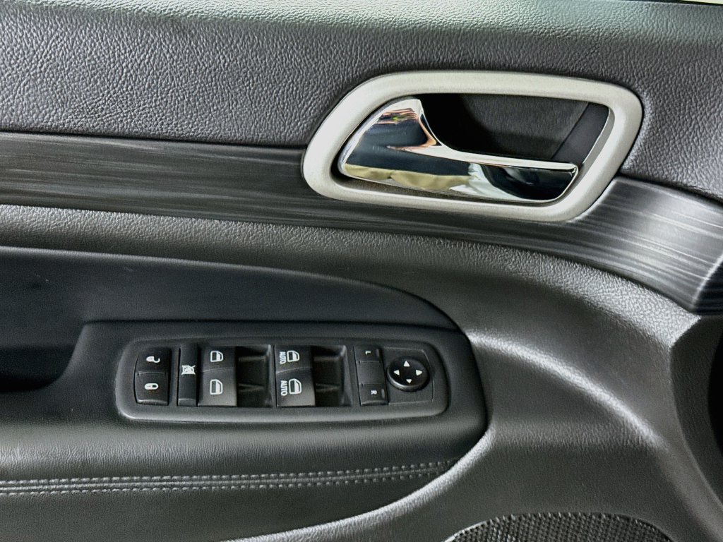 Used 2020 Jeep Grand Cherokee Altitude AWD/4WD image 24