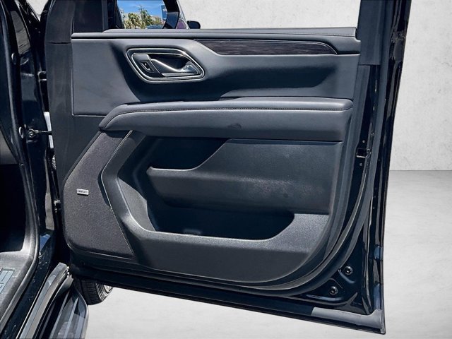 Used 2024 Chevrolet Suburban LT RWD image 18