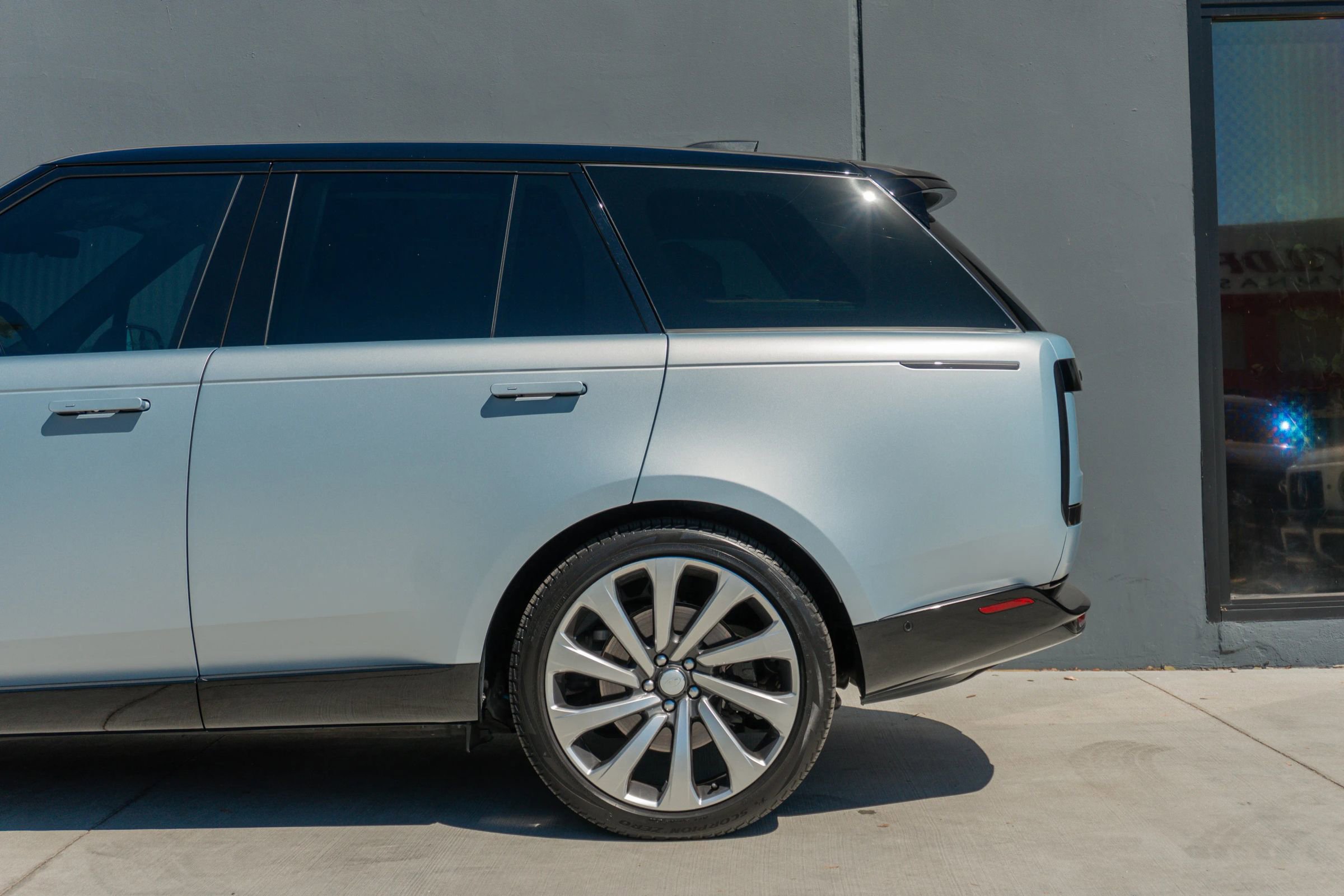 Used 2023 Land Rover Range Rover Autobiography image 22