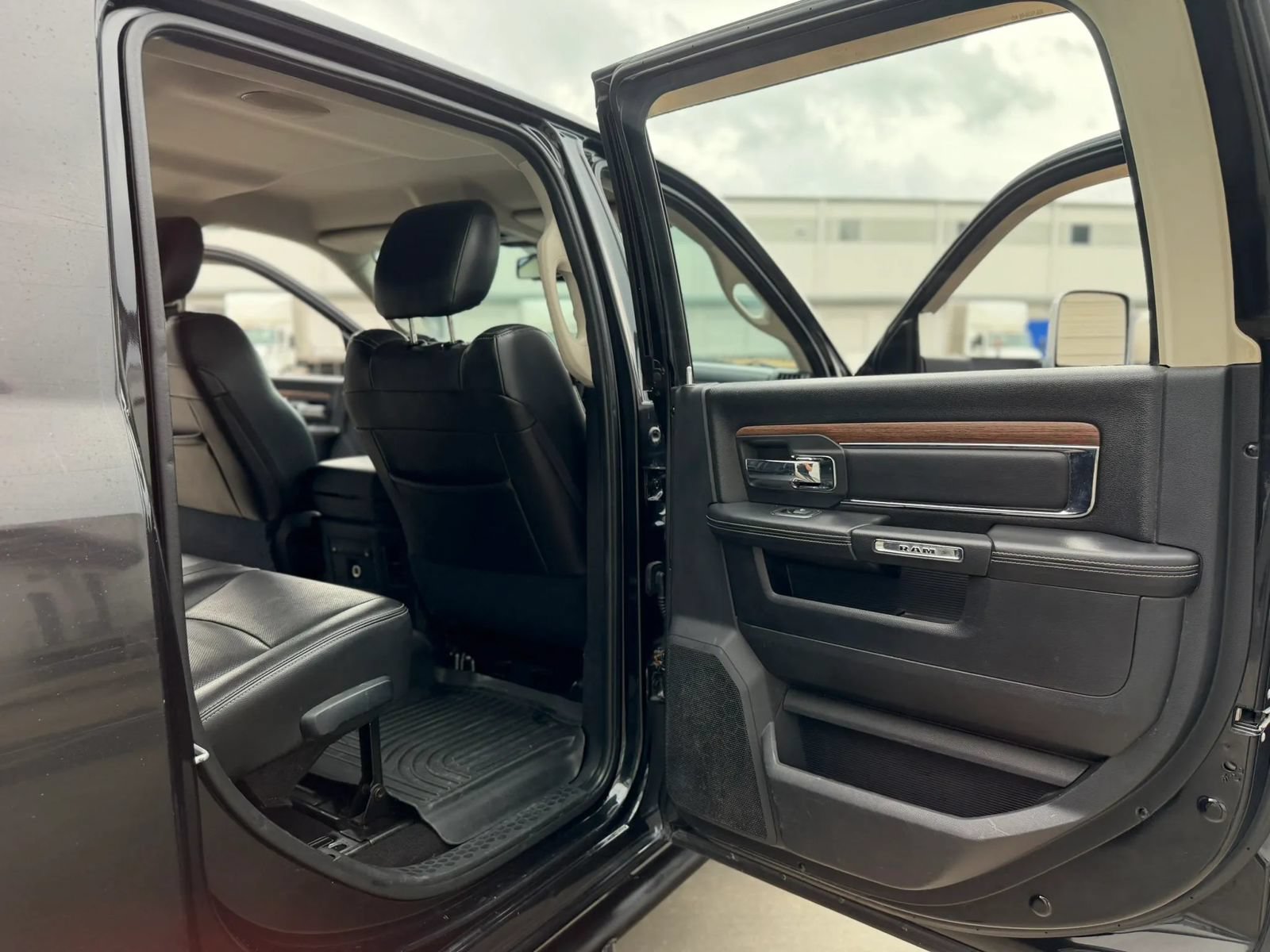 Used 2016 RAM 2500 Laramie AWD/4WD image 22