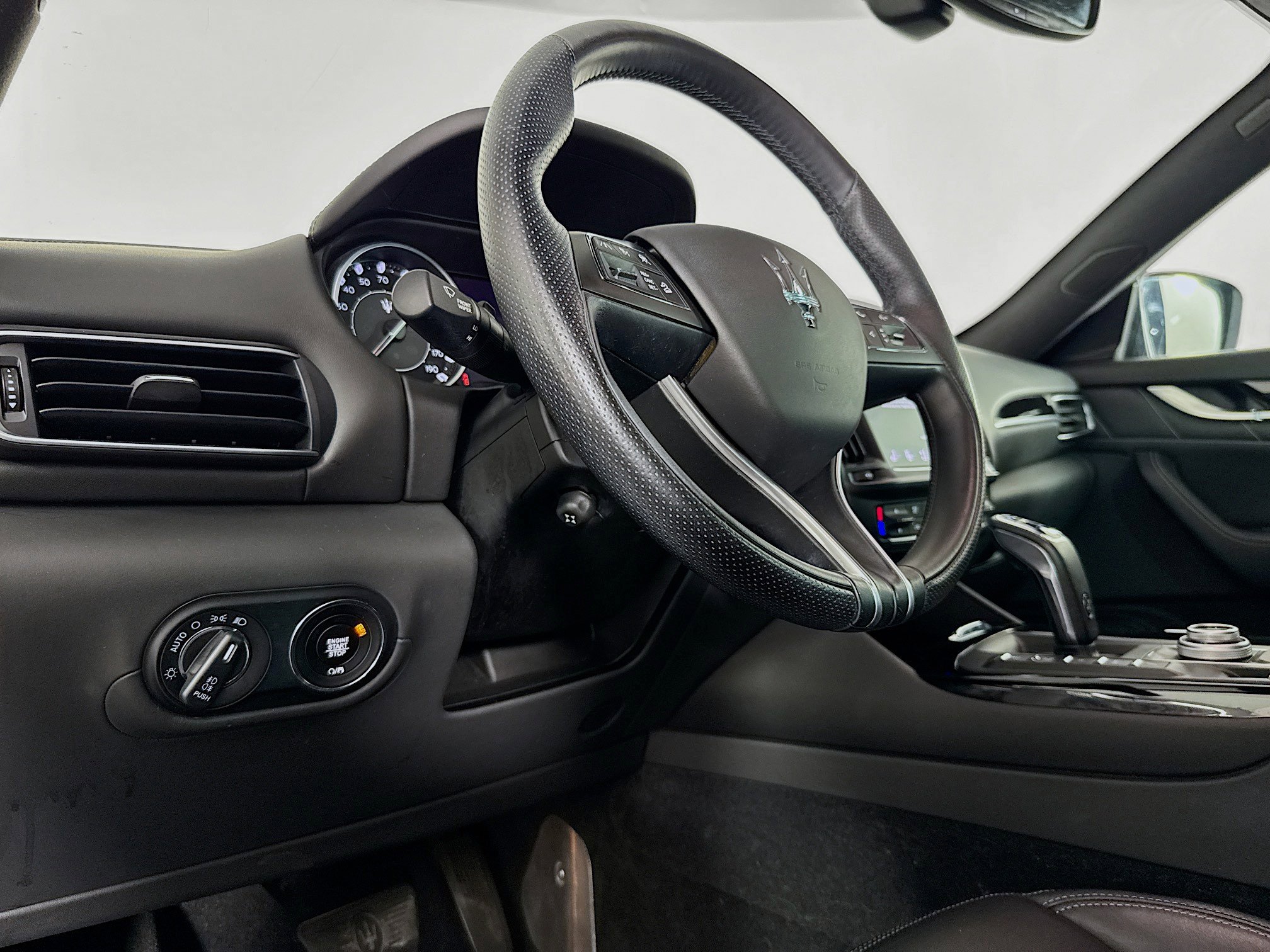 Used 2021 Maserati Levante image 22