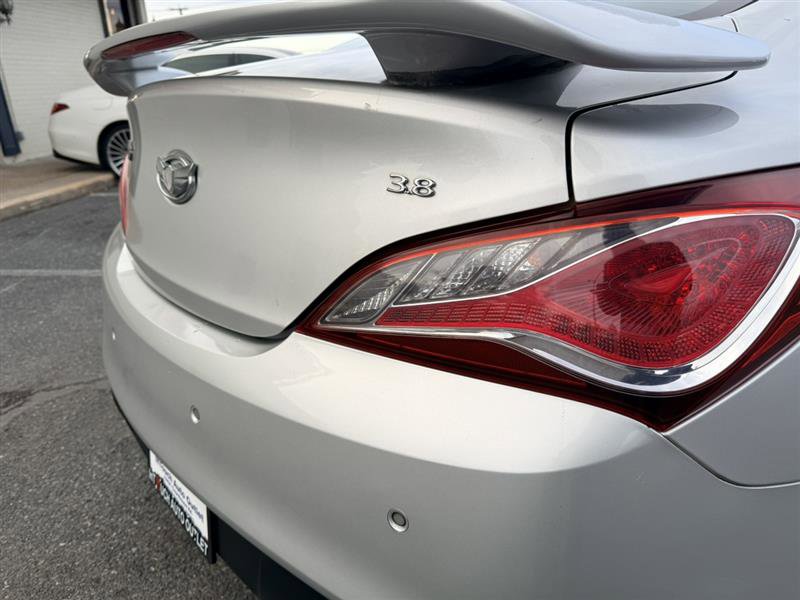 Used 2013 Hyundai Genesis 3.8 image 11