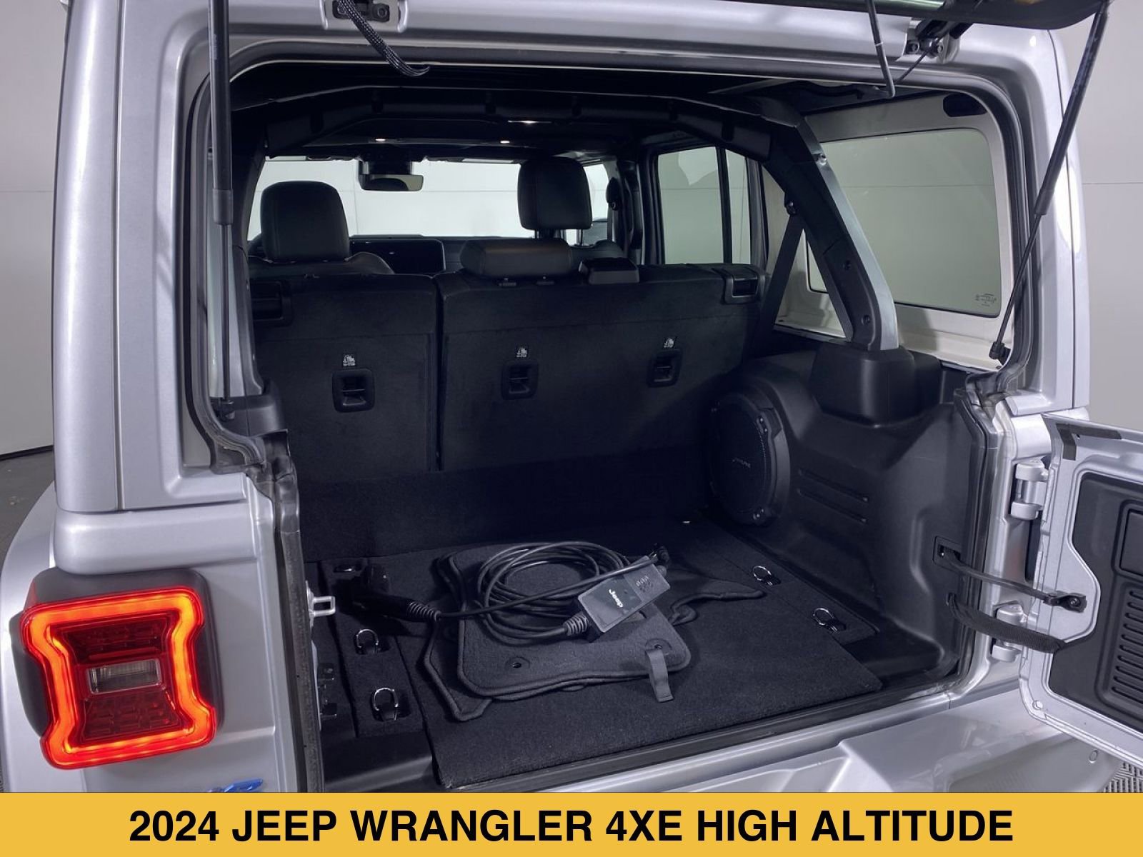 Used 2024 Jeep Wrangler High Altitude AWD/4WD image 14