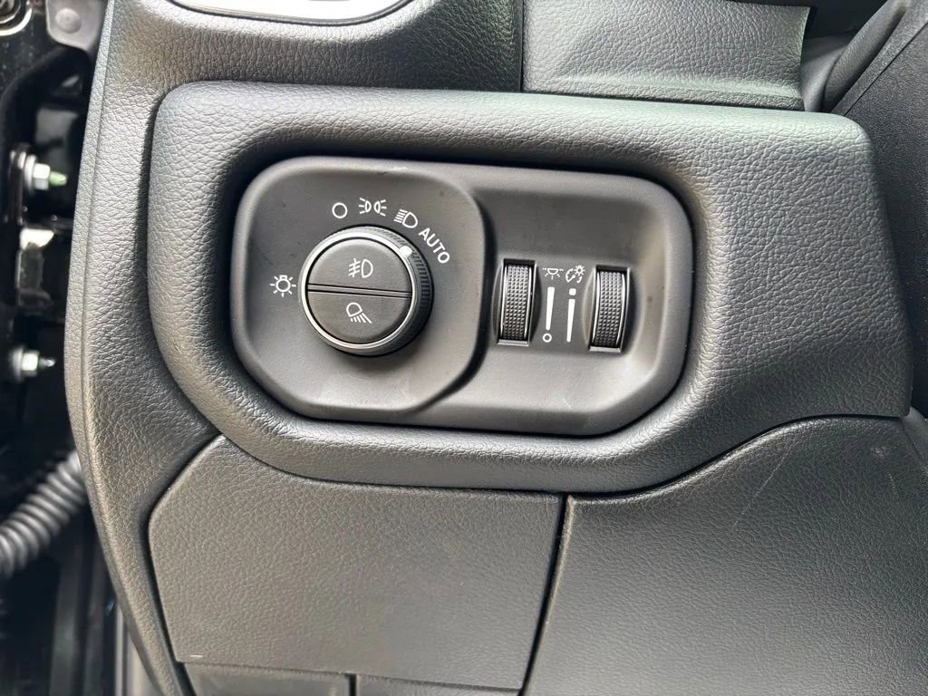 New 2026 RAM 3500 Laramie AWD/4WD image 11