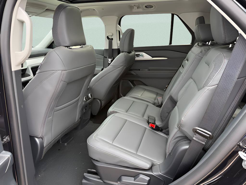New 2026 Ford Explorer Active w/ Active Comfort Package AWD/4WD image 5