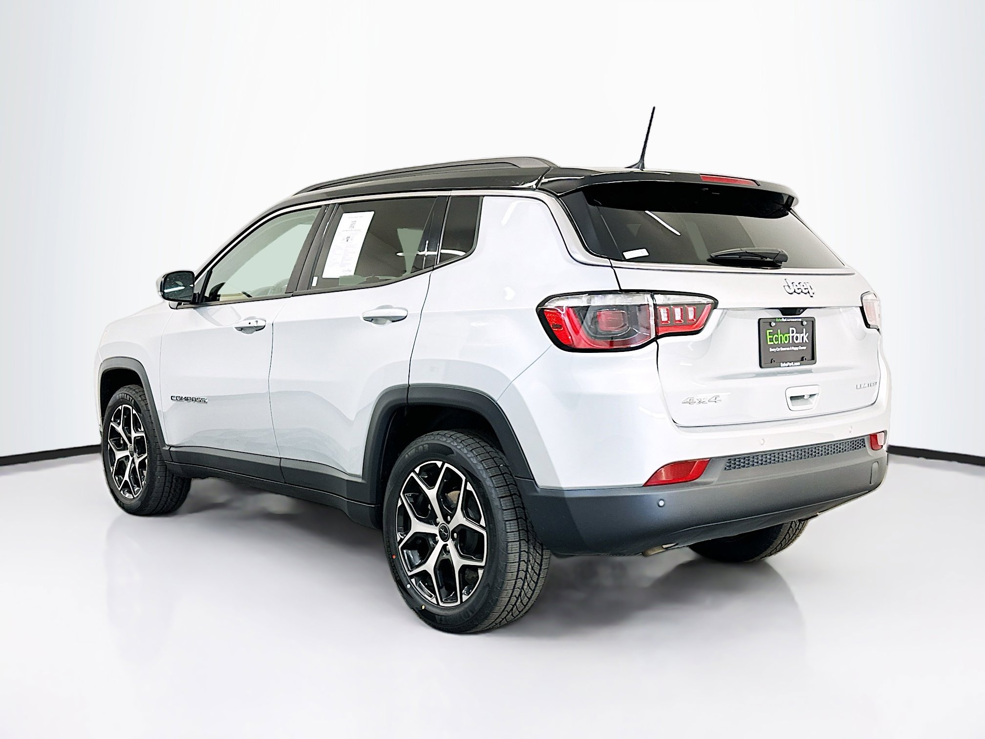 Used 2025 Jeep Compass Limited image 5
