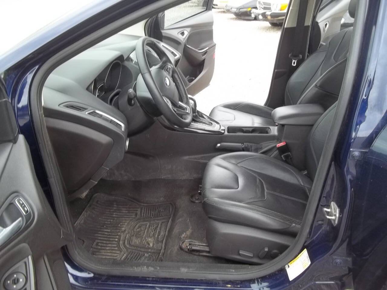 Used 2016 Ford Focus Titanium w/ Titanium Cold Weather Package FWD image 6