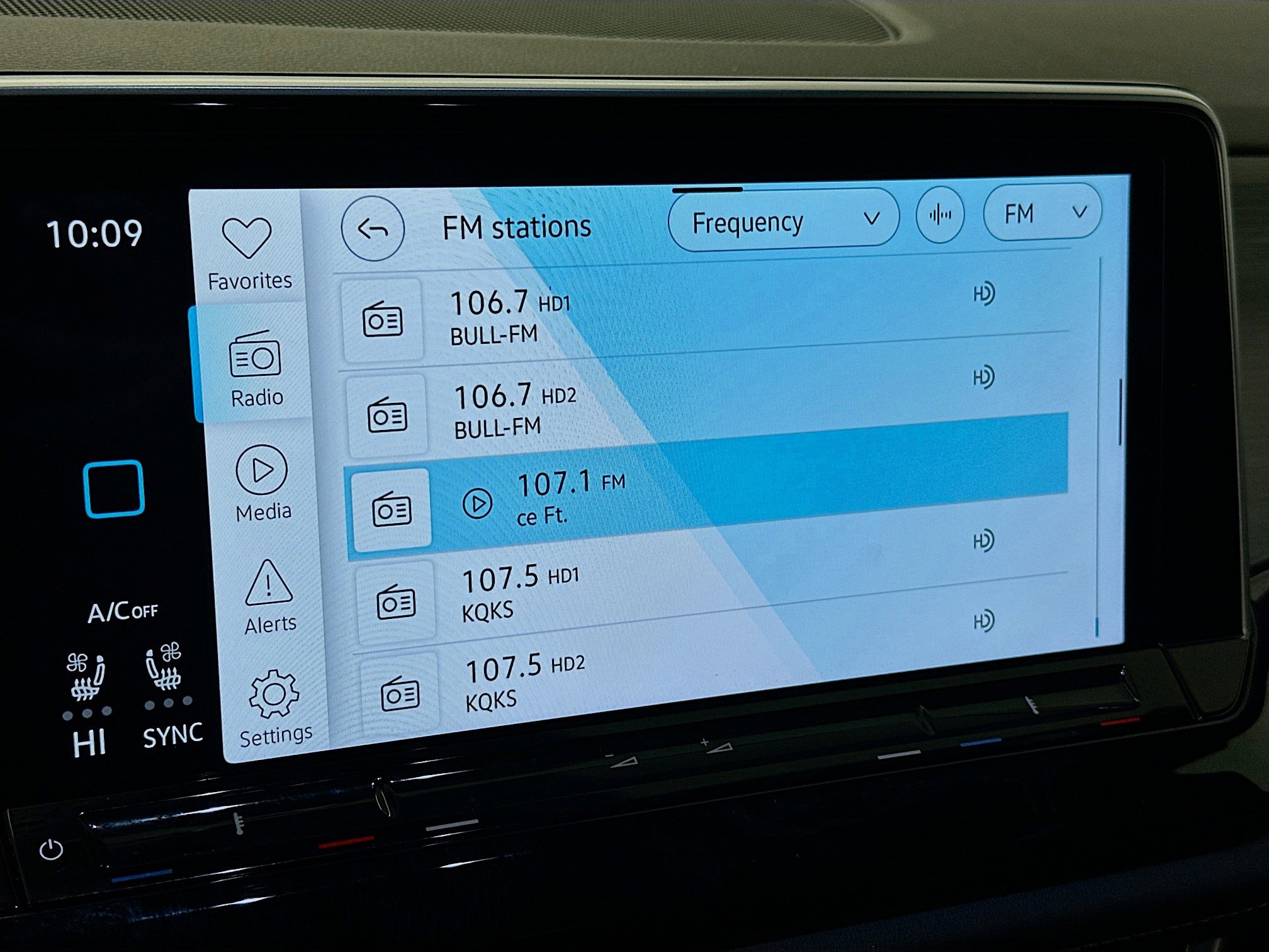 Used 2025 Volkswagen Atlas Cross Sport SE image 21