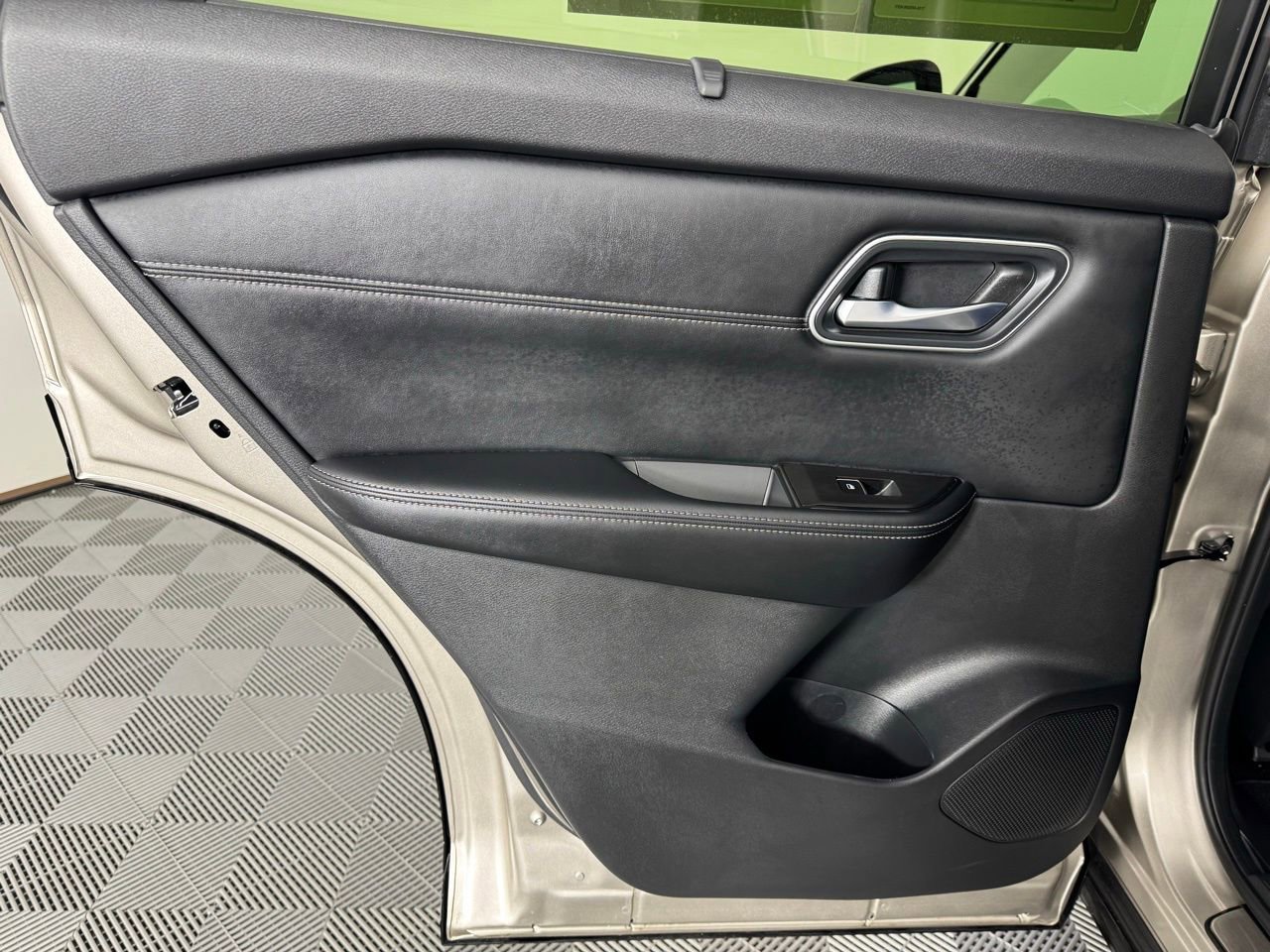 Used 2025 Nissan Rogue Platinum w/ Tech Package image 35