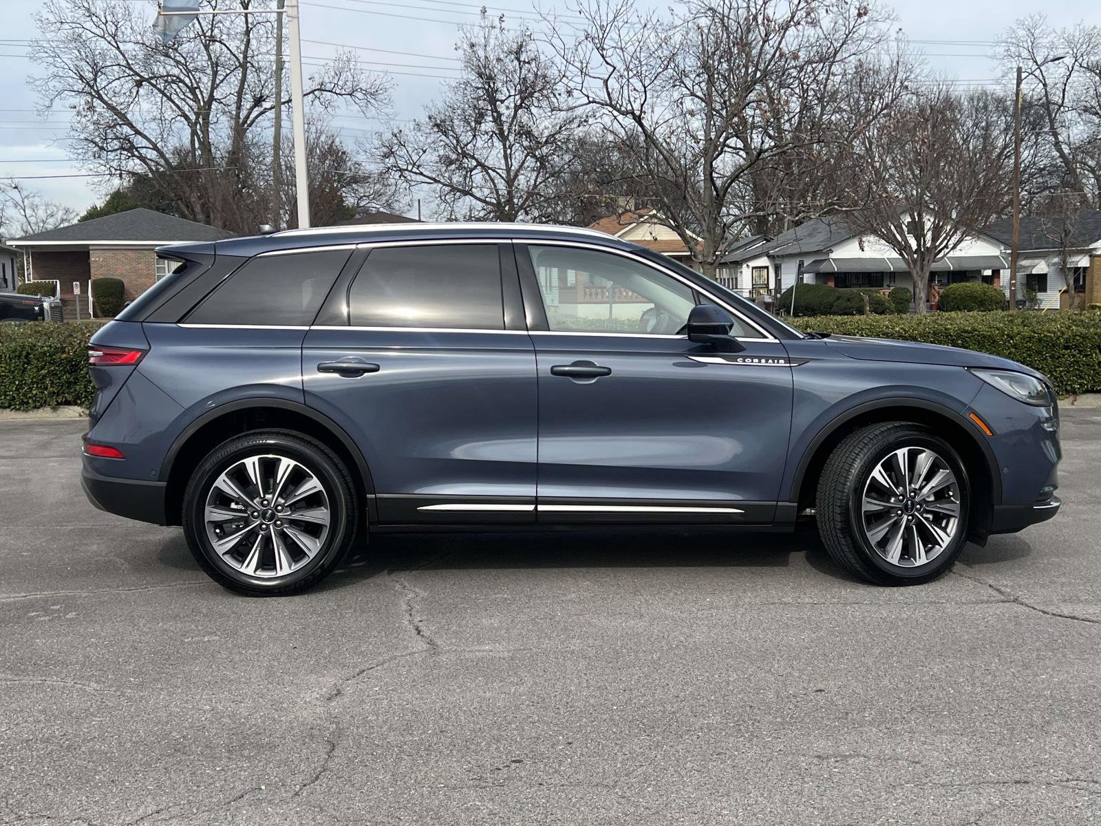 Used 2022 Lincoln Corsair Reserve w/ Equipment Group 201A image 2