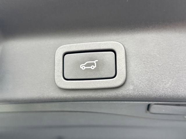 Used 2017 Jaguar F-PACE First Edition image 29