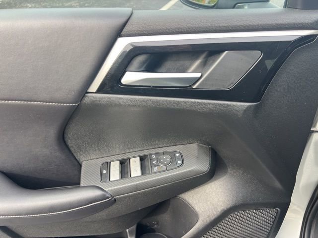 Used 2024 Mitsubishi Outlander SE Black Edition image 6