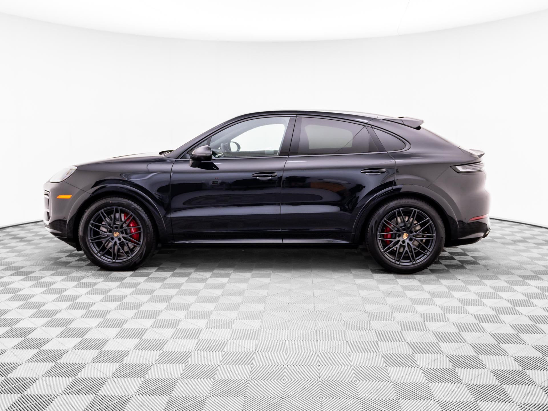 New 2027 Porsche Cayenne GTS AWD/4WD image 2