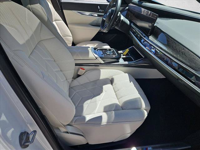 Certified 2024 BMW 760i xDrive w/ Executive Package AWD/4WD image 23