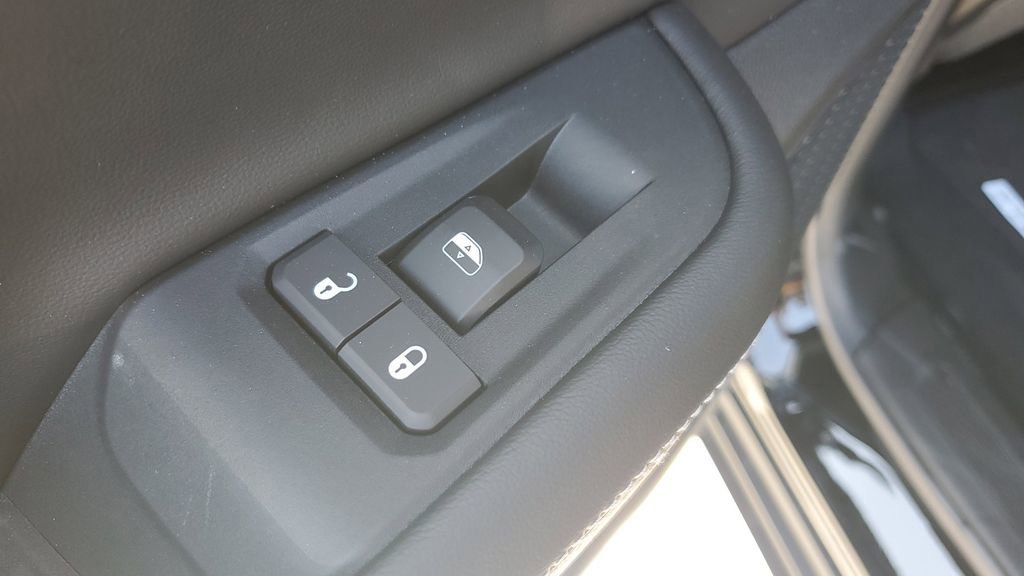 New 2025 Jeep Grand Cherokee Altitude image 17