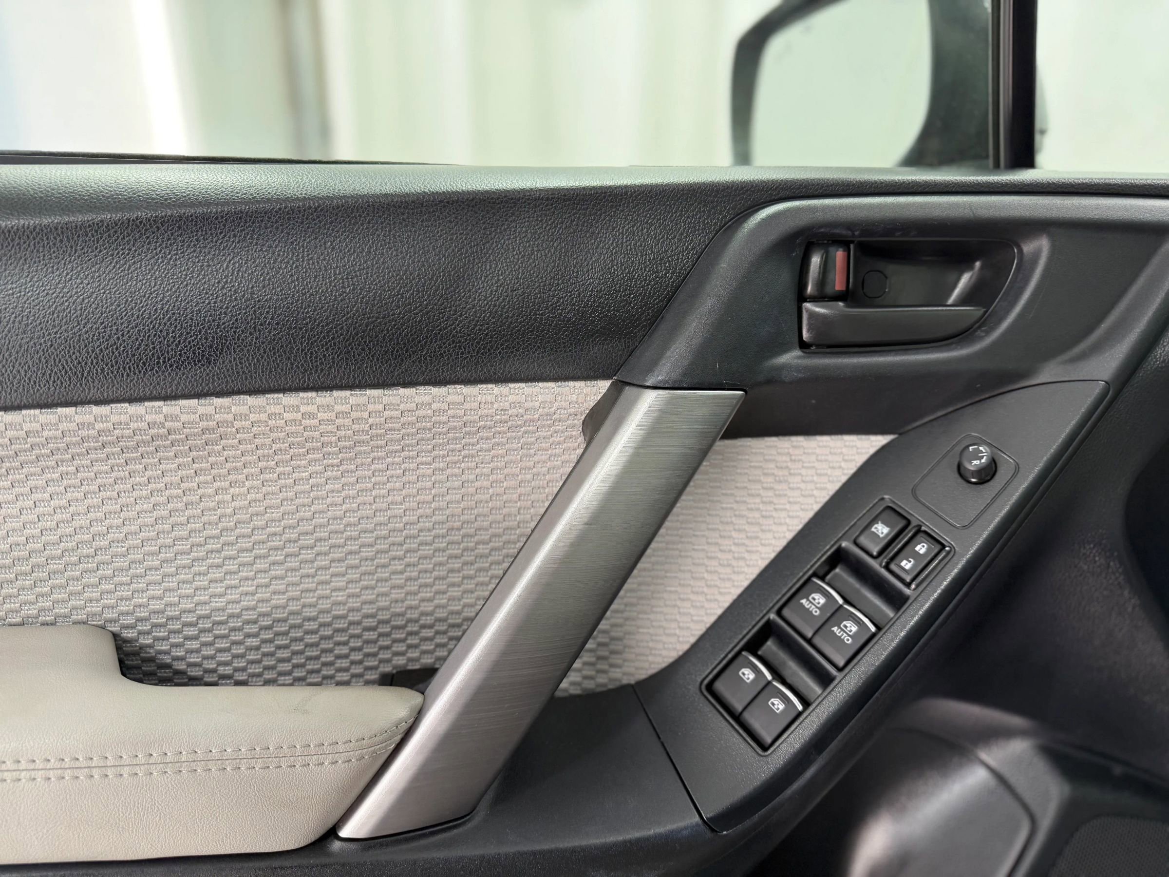 Used 2017 Subaru Forester 2.5i Premium image 12