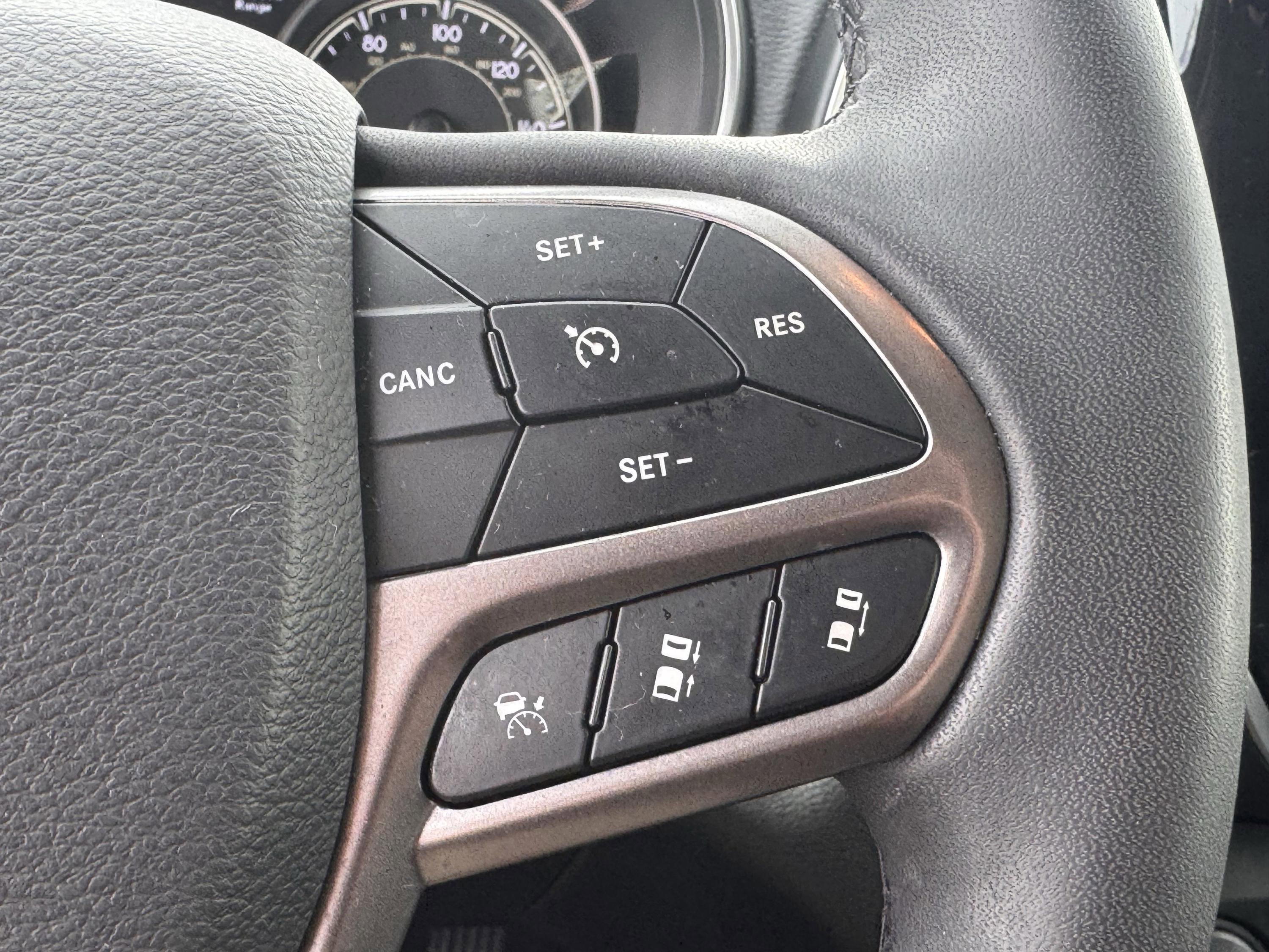 Used 2022 Jeep Cherokee Limited w/ Elite Package AWD/4WD image 15