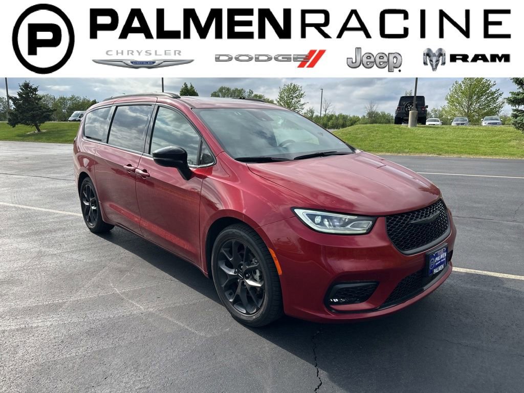 Certified 2025 Chrysler Pacifica Limited FWD image 1