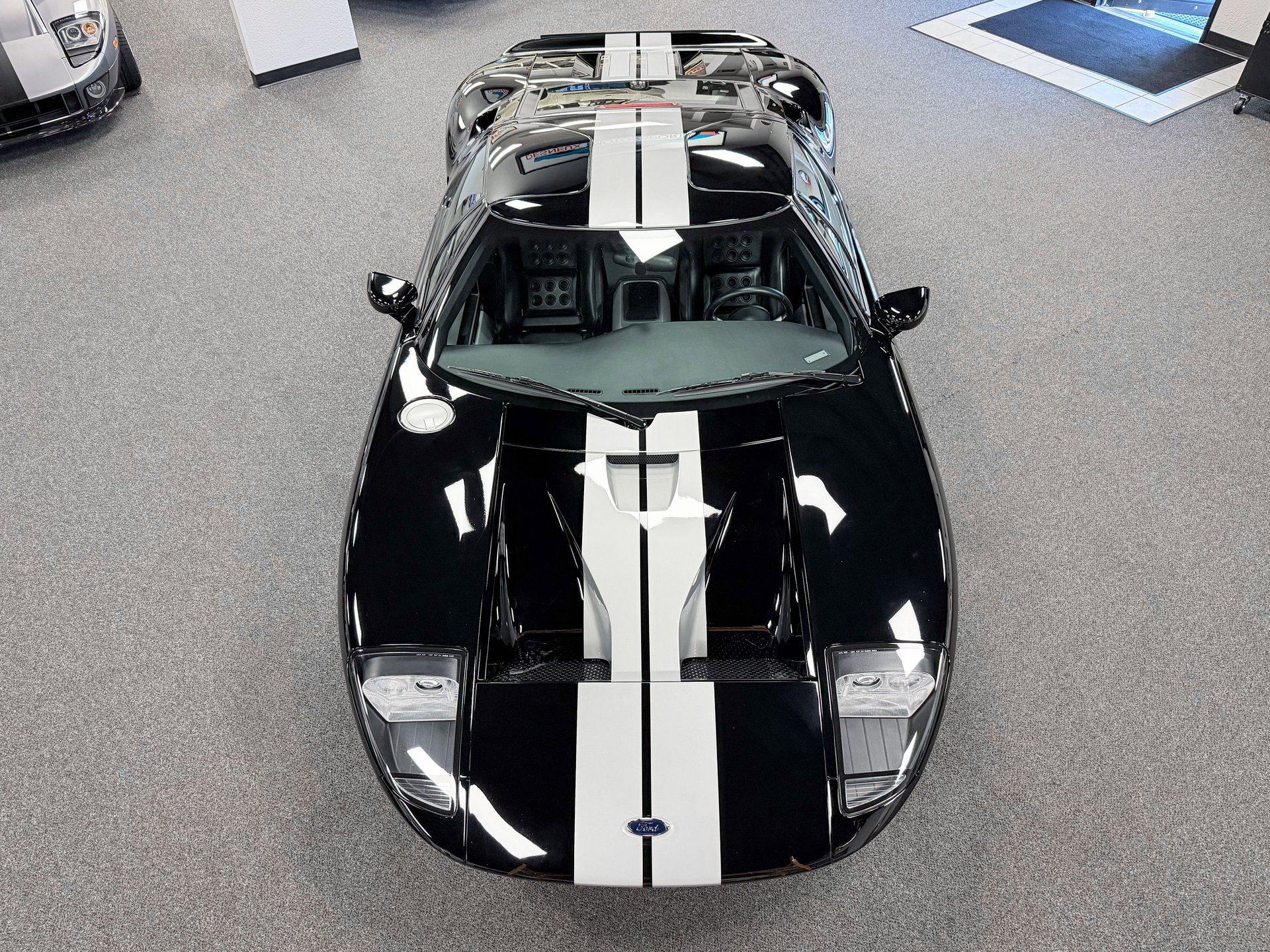 Used 2005 Ford GT image 7