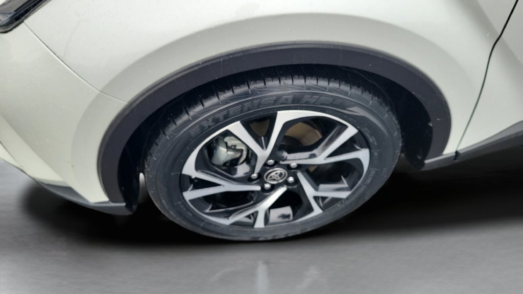 Used 2021 Toyota C-HR XLE FWD image 24