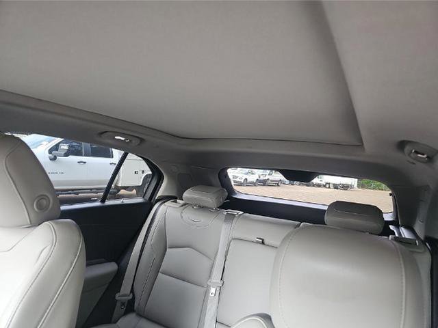 Used 2019 Cadillac XT4 Luxury w/ Cold Weather Package FWD image 9