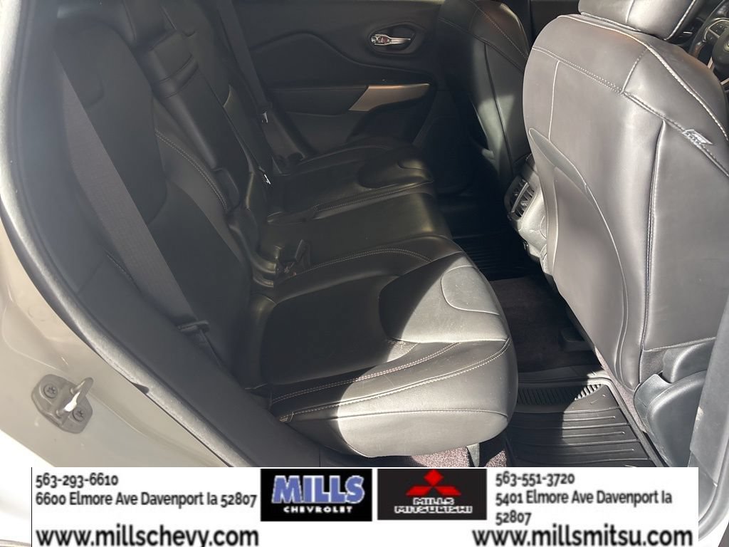 Used 2018 Jeep Cherokee Limited AWD/4WD image 16
