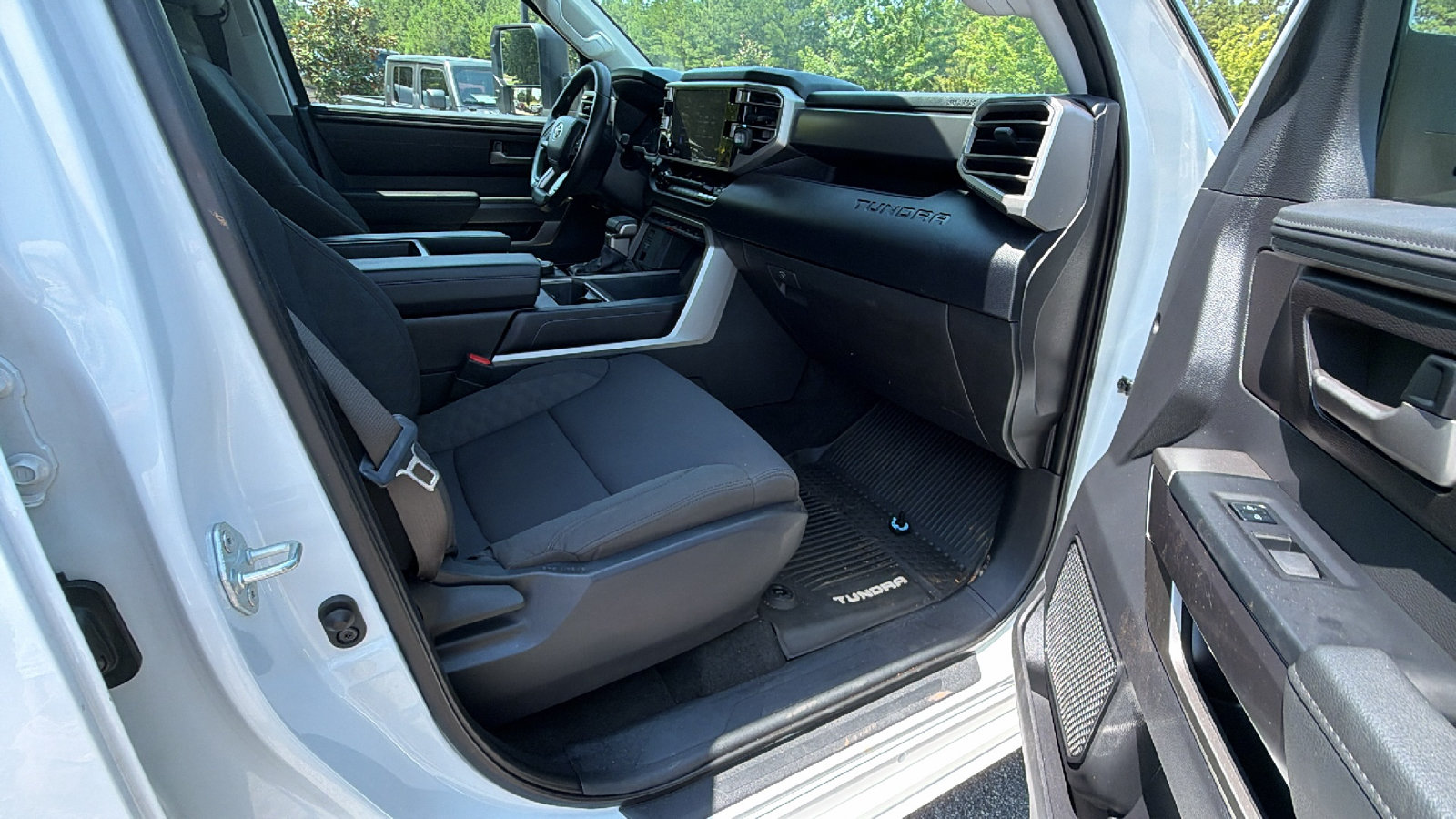 Used 2022 Toyota Tundra SR5 w/ SR5 Convenience Package AWD/4WD image 19