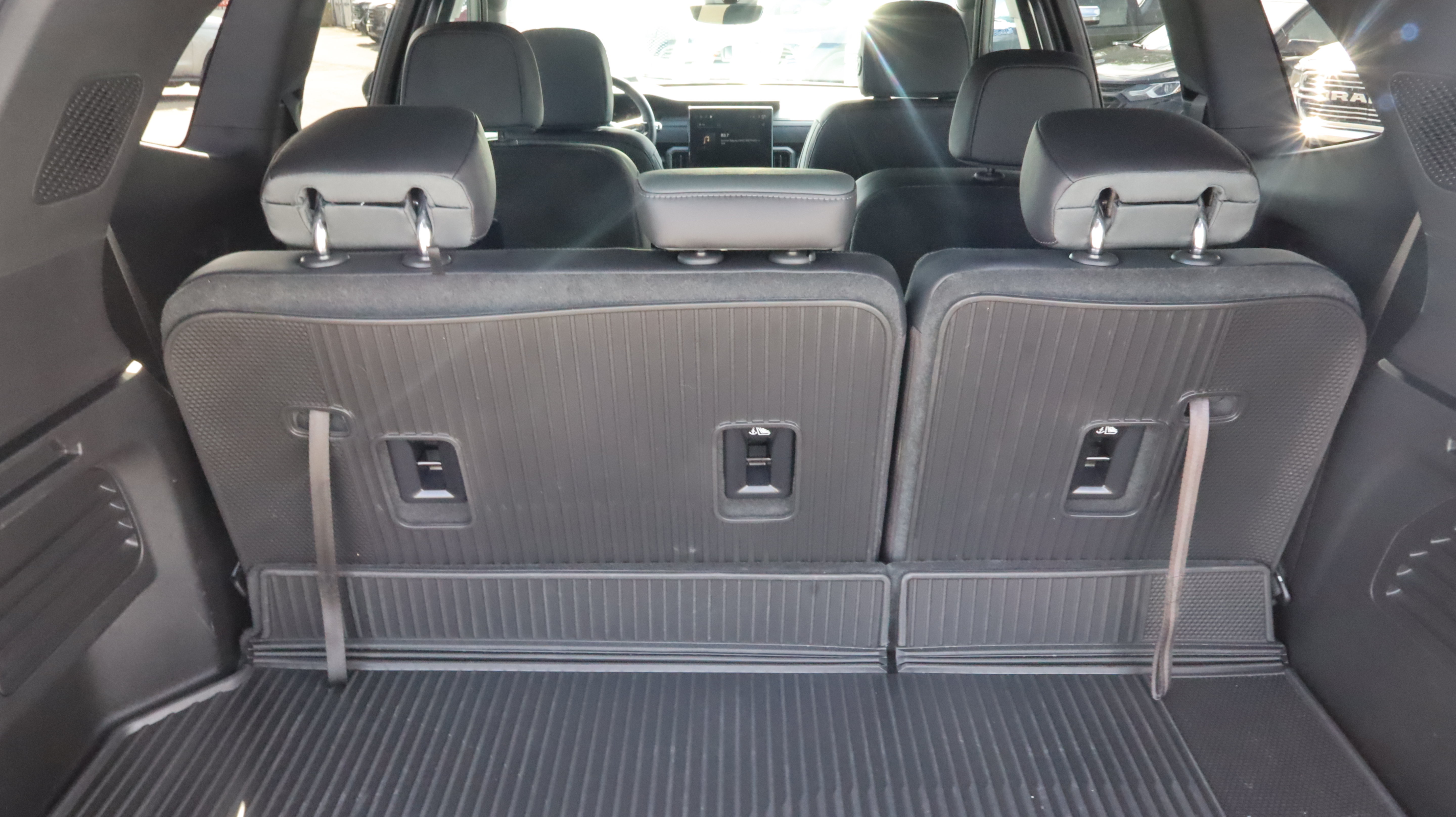 Used 2026 GMC Acadia AT4 w/ LPO, Floor Liner Package AWD/4WD image 15
