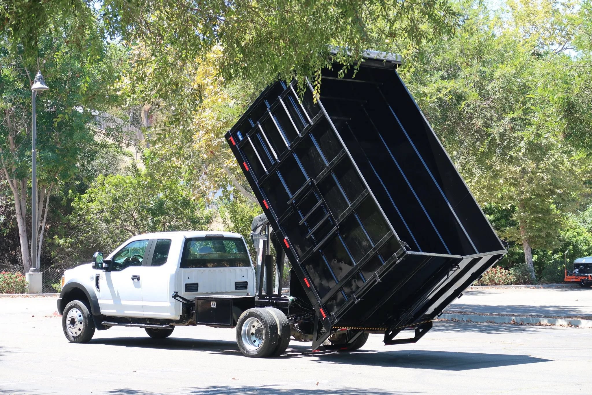 Used 2017 Ford F550 2WD SuperCab Super Duty image 7