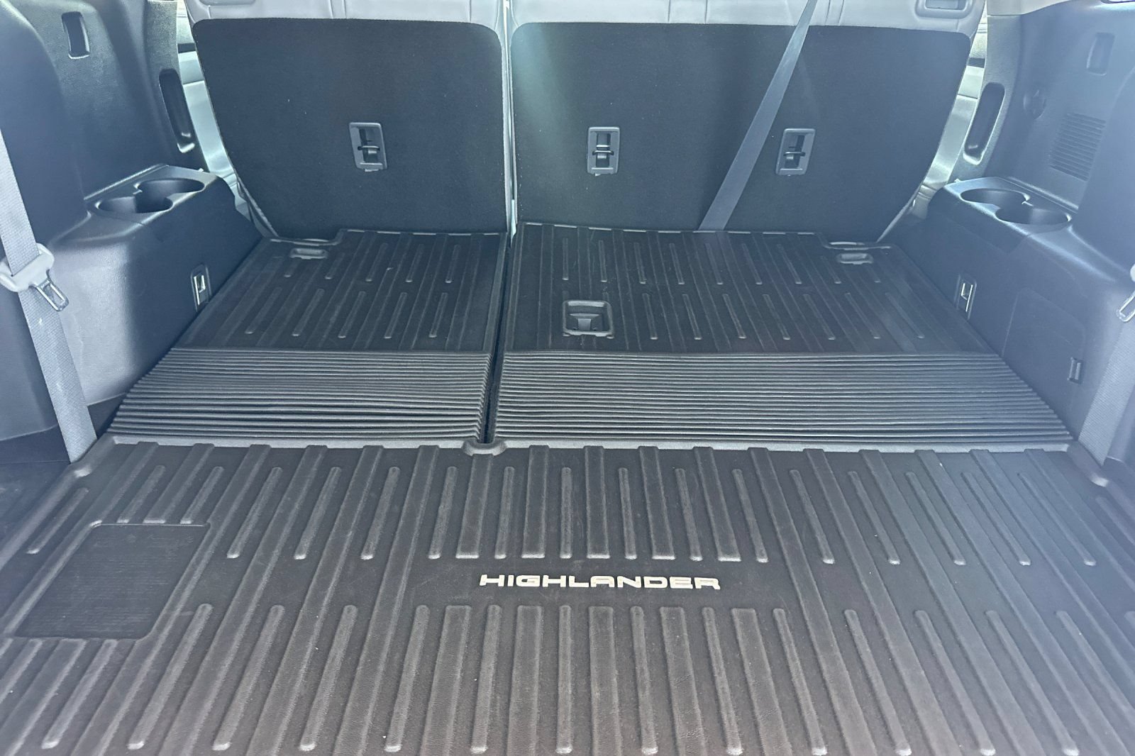 Used 2022 Toyota Highlander XLE AWD/4WD image 18