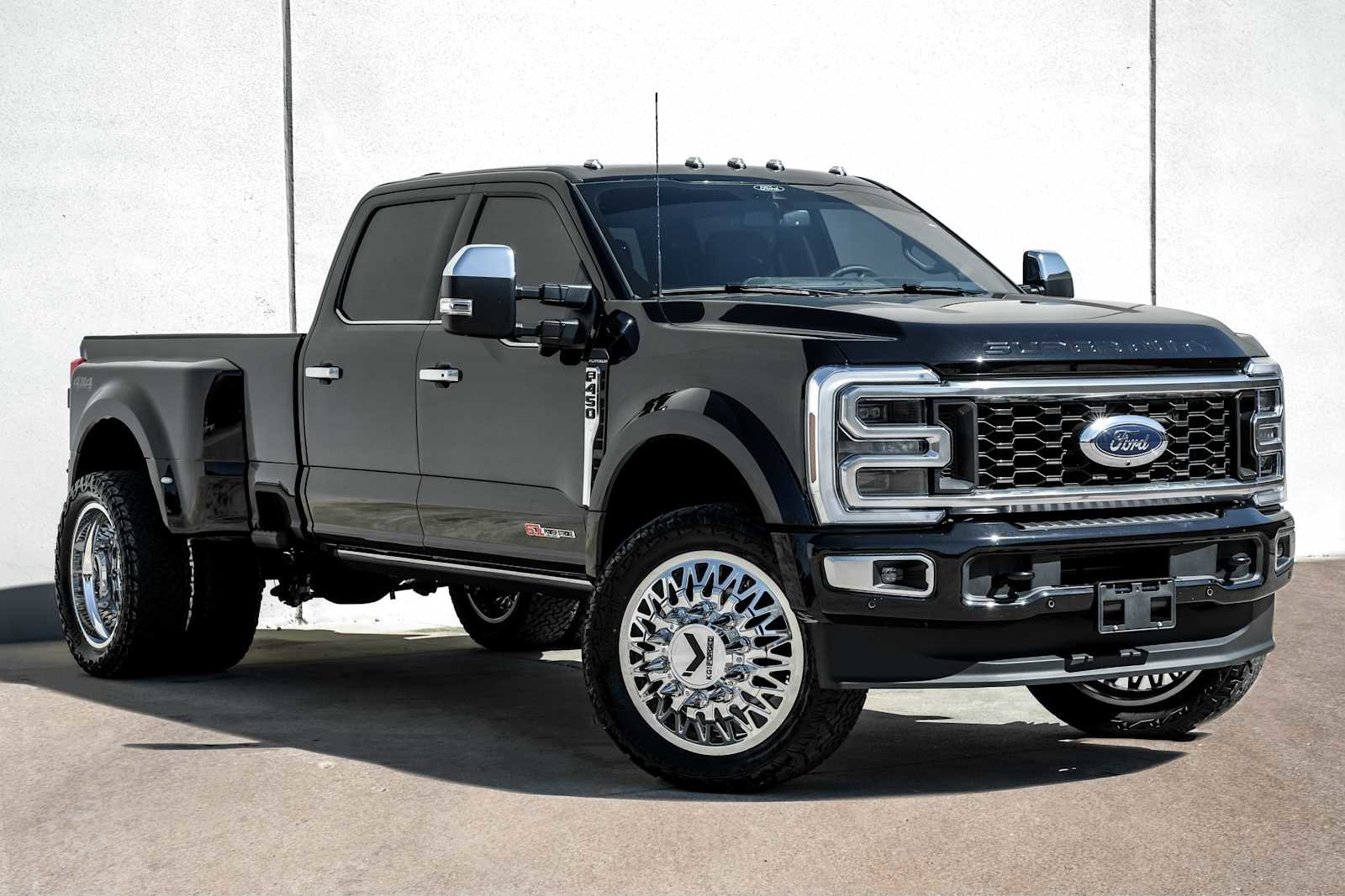 Used 2025 Ford F450 Platinum w/ Platinum Plus Package image 10