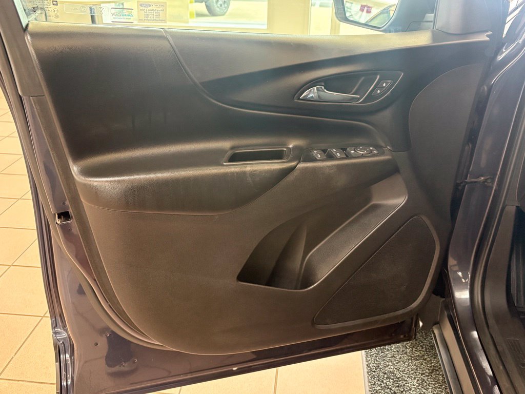 Used 2018 Chevrolet Equinox LT AWD/4WD image 23