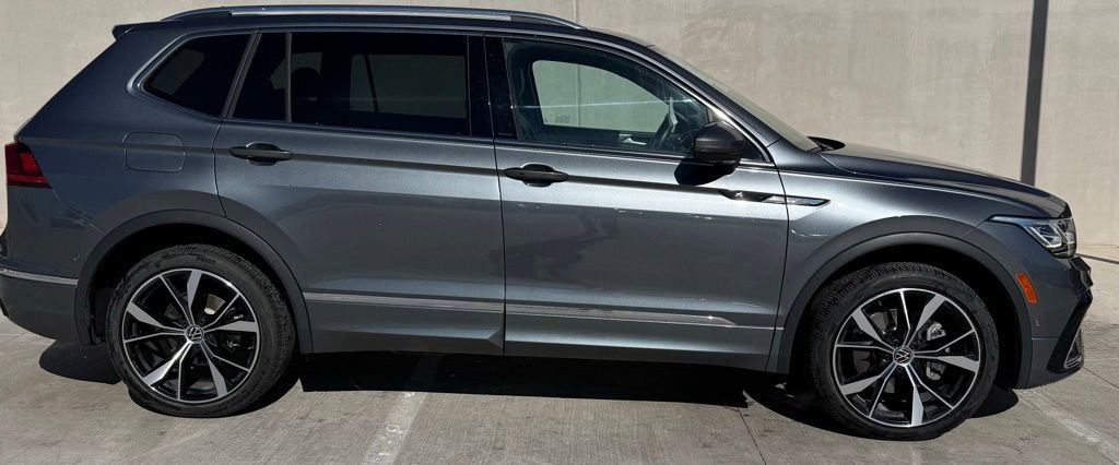 Used 2022 Volkswagen Tiguan SEL R-Line image 3