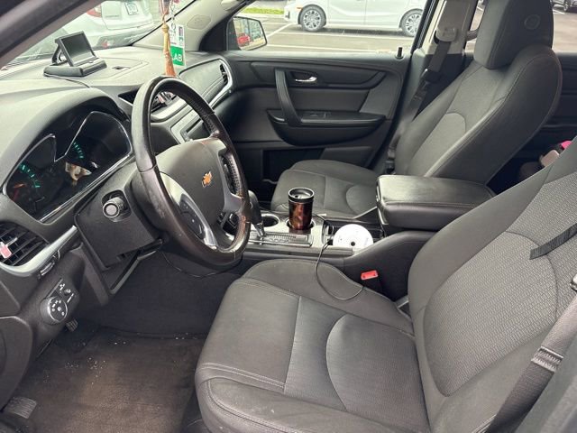 Used 2017 Chevrolet Traverse LT w/ Style and Technology Package image 3