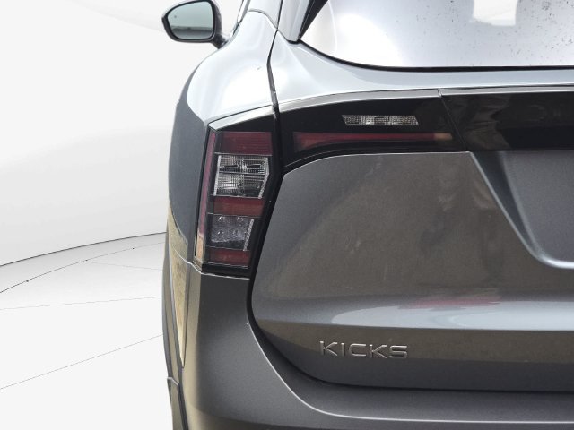 New 2027 Nissan Kicks SR w/ SR Premium Package FWD image 37