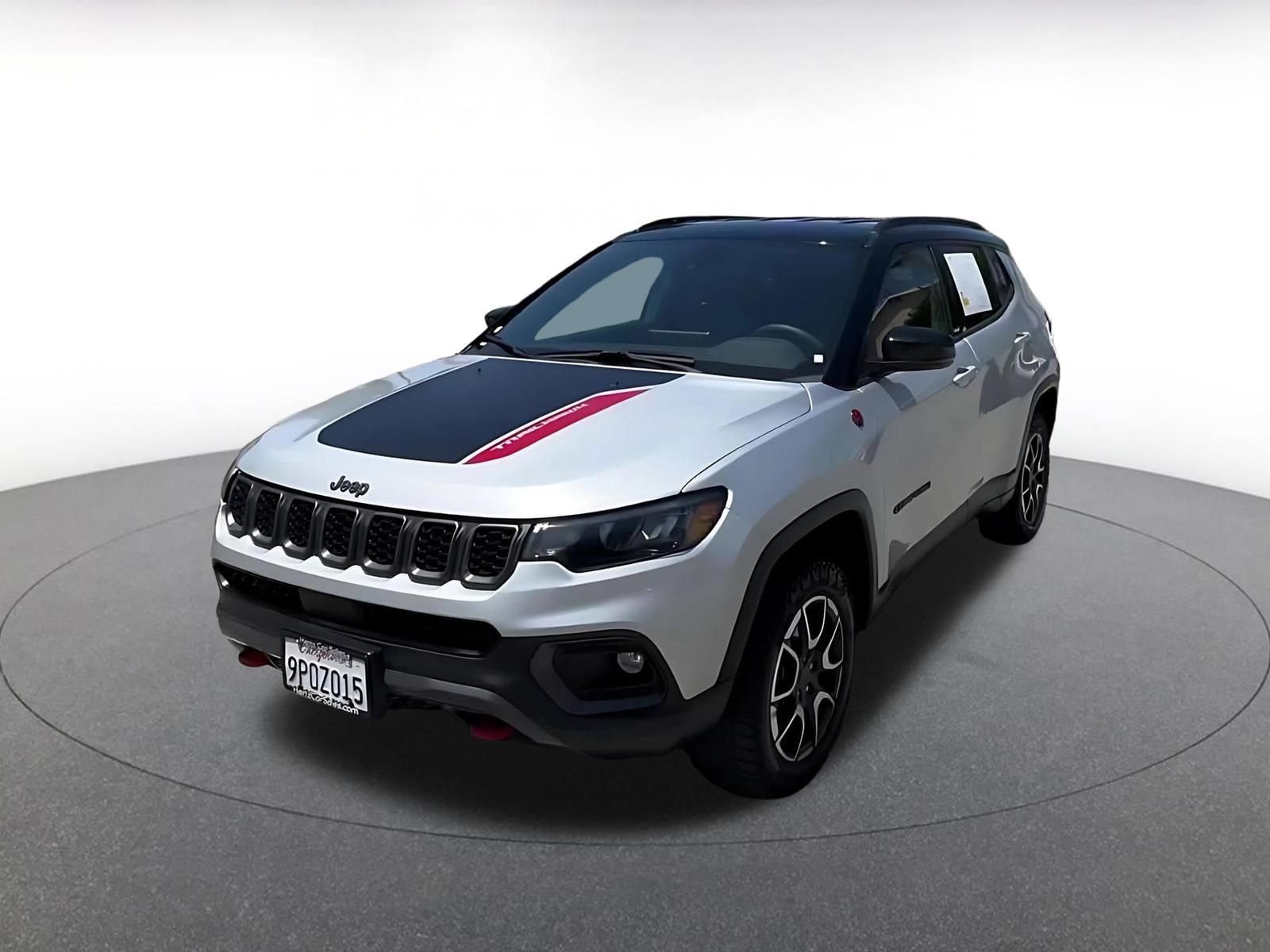 Used 2025 Jeep Compass Trailhawk AWD/4WD image 6