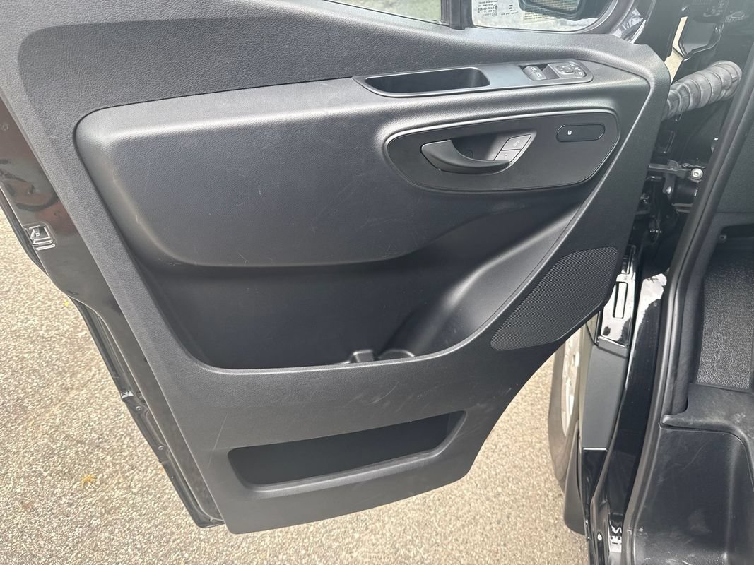 Used 2023 Mercedes-Benz Sprinter 2500 image 13