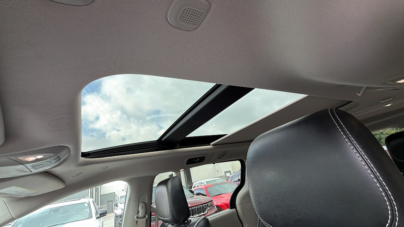 Used 2022 Chrysler Pacifica Limited FWD image 18