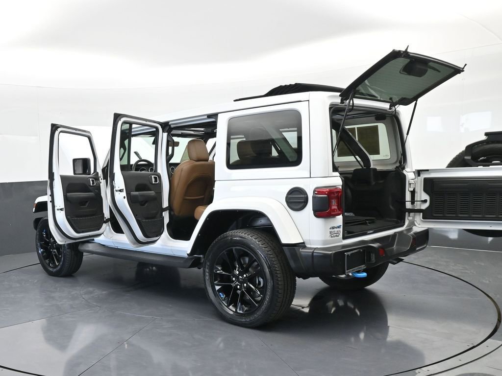 Used 2022 Jeep Wrangler Unlimited Sahara w/ Safety Group image 84